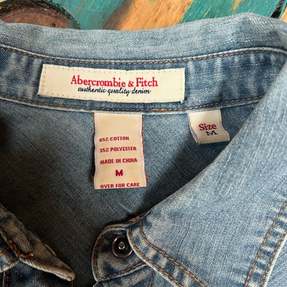 Abercrombie & Fitch. Women’s Denim Shirt. Size M - Picture 2 of 4